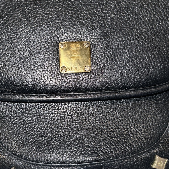 MCM authentic sling bag made in Germany in EUC minor tarnish ON gold metal - Picture 3 of 11